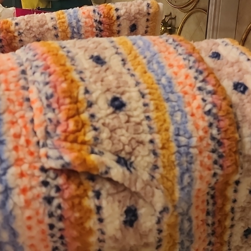 Sweater / Jacket - Picture 3 of 4